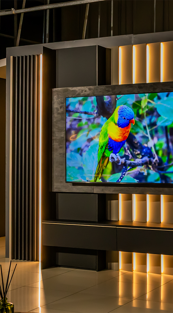 Feature center image